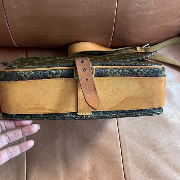 💎LUXURY SALE💎Authentic Louis Vuitton Cartouchiere GM💎 - Picture 4 of 11